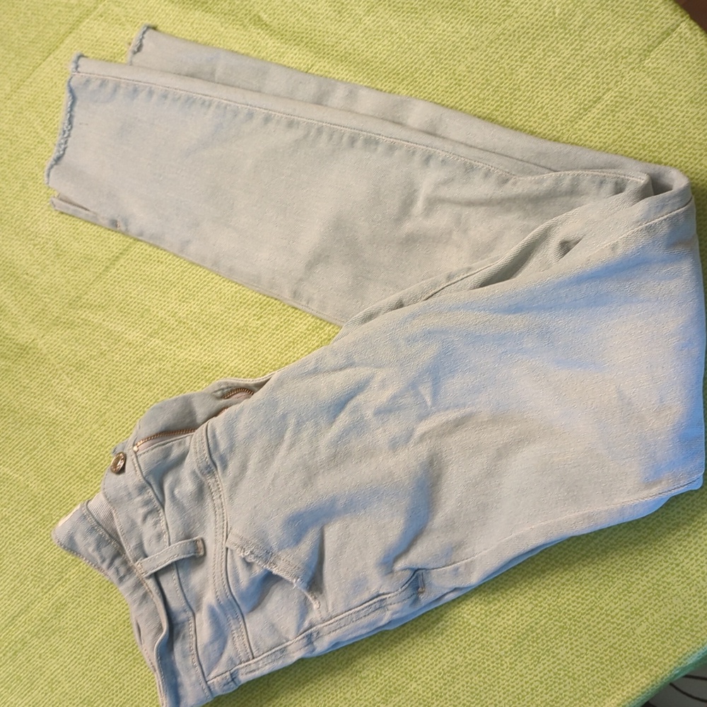 Light wash skinny jeans